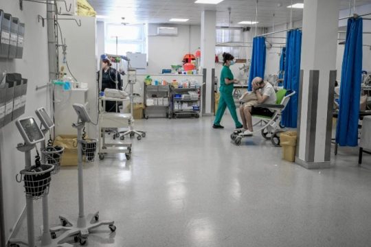 Τρίκαλα: Αποσωληνώθηκε ο φοιτητής που προσβλήθηκε από μηνιγγίτιδα - Έχει επικοινωνία